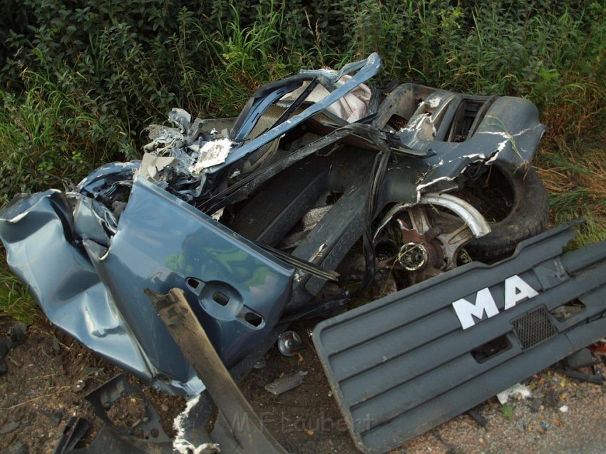 Schwerer VU Koeln Immendorf Kerkraderstr P489.JPG